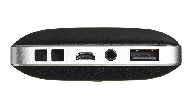 Динамик умеет подзаряжать мобильные устройства через удобный порт USB