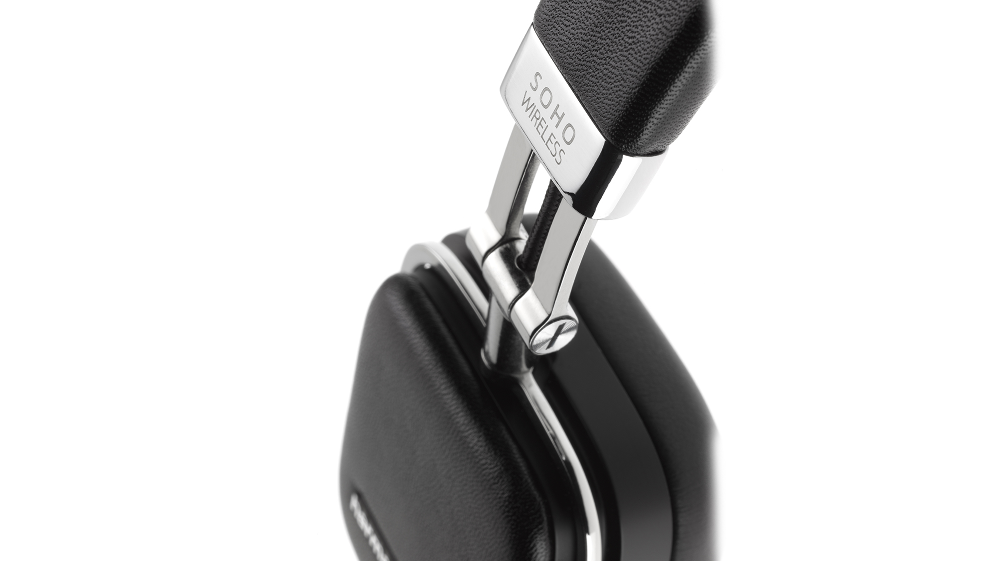 Звучание Harman Kardon Soho BT остается на высоте благодаря 30-мм неодимовым драйверам, заслужившим доверие меломанов по всему миру