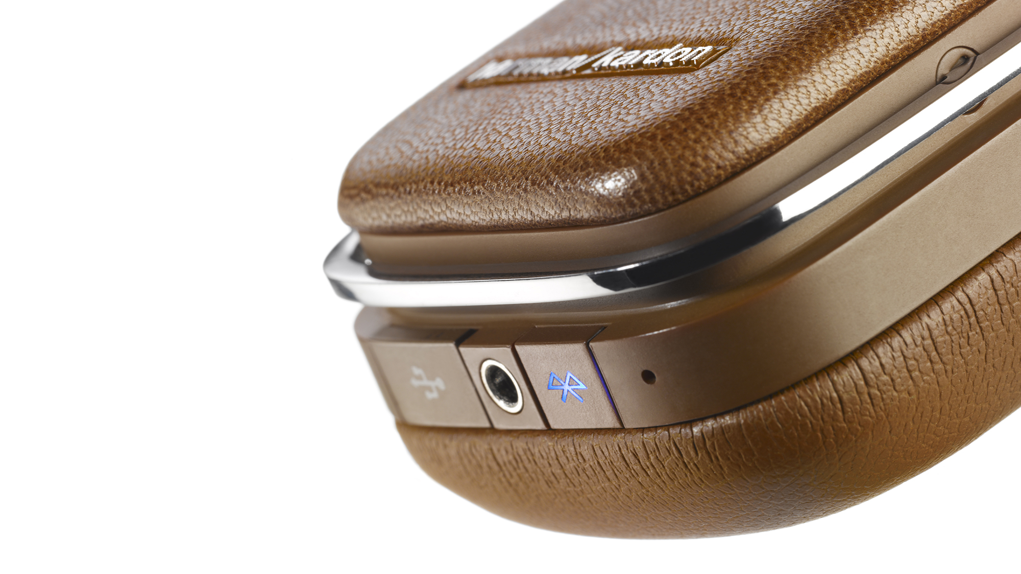 Новая версия знаменитых наушников оснащена модулем Bluetooth, датчиком NFC и сенсорным управлением, которое расположилось на одной из чашек